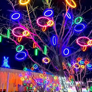 Grandes décorations lumineuses de Noël en forme d'anneau pour les arbres suspendus dans les parcs de stations balnéaires et les centres commerciaux - Product Image 1