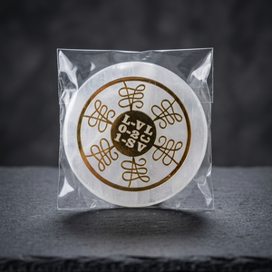 Placa de Carga de Cristal de Selenita Pulida Natural – Disco de Limpieza Grabado con Flor de la Vida para Reiki y Meditación - Product Image 2
