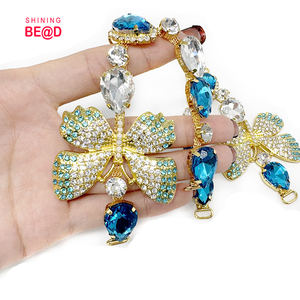 Nouvelles chaînes de sandales tongs pour femmes 2025, ornées de strass, pour l'été et la <span class=keywords><strong>plage</strong></span>, avec décorations métalliques cousues à la main et lanières en alliage - Product Image 1