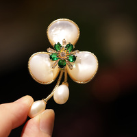 XILIANGFEIZI Nouvelle Broche en Perle d'Eau Douce Naturelle Style Simple, Broche Trèfle Porte-Bonheur, Cadeau Spécial Fête des Mères