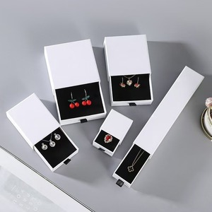 Caja de regalo magnética para joyería, personalizable según las necesidades. - Product Image 1