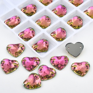 OLeeya Meilleures ventes Strass en verre en forme de cœur personnalisés à coudre, Pierres à coudre en verre cristal pour la décoration de vêtements - Product Image 3