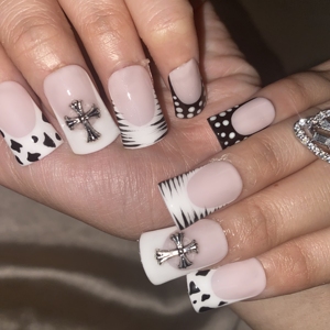 <span class=keywords><strong>Uñas</strong></span> Postizas Cortas Cuadradas con Diseño <span class=keywords><strong>de</strong></span> Cruz, Hechas a Mano, Reutilizables, con Adornos Metálicos <span class=keywords><strong>para</strong></span> Fiestas Grunge y Uso Diario, MOQ 1 - Product Image 1