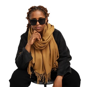 Écharpe triangulaire tricotée personnalisable en gros, couleur unie, confortable et chaude, pour femme, idéale pour l'automne, l'hiver et les pièces climatisées - Product Image 3