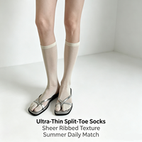 Chaussettes fines mi-mollet à deux orteils, style décontracté, gris blanc laiteux, en coton tricoté plat uni, polyvalentes et ajustées