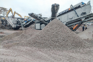 Hersteller Granite <span class=keywords><strong>Rock</strong></span> Mobile Brecher Track Field Steinbrecher Maschine Tragbarer Beton Mobile Backen brecher 200 Tph - Product Image 4