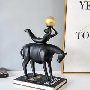 เรซิ่น Bull ขี่ไฟฉาย<span class=keywords><strong>สี</strong></span><span class=keywords><strong>แดง</strong></span>ทอง<span class=keywords><strong>สี</strong></span>ฟ้า Ball เครื่องประดับยุโรปสร้างสรรค์ Art เครื่องประดับบ้านห้องพักห้องนอนตกแต่งเครื่องประดับ - Product Image 3