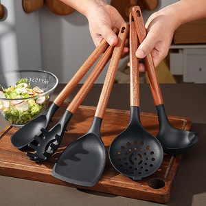 ชุดไม้พายซิลิโคน 12 ชิ้น ด้ามไม้ อุปกรณ์ครัว พร้อมถังเก็บ ไม่ติดกระทะ อุปกรณ์ทำอาหาร - Product Image 3