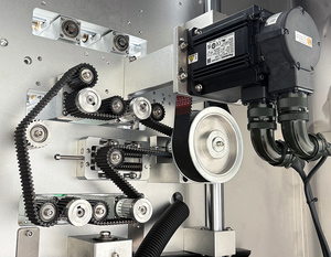 Machine d'étiquetage entièrement automatique / Machine d'étiquetage à vapeur pour bouteilles et canettes en PET avec manchon rétractable - Product Image 2