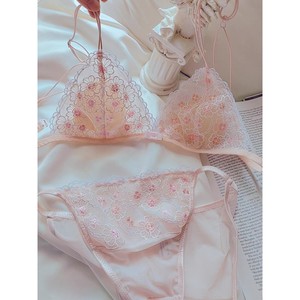 French-style sexy and alluring thin-strapped lace backless bra set for girls with small breasts. Wire-free, ultra-thin triangle - Product Image 5