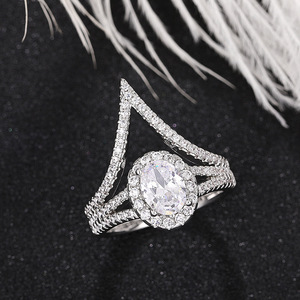 Anello Scintillante a Forma di V per Donne, Elegante Gioiello da Dito per Proposta di Matrimonio, Regalo di Moda - Product Image 4