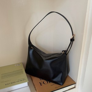 กระเป๋าสะพายไหล่สไตล์เกาหลีแบบเรียบง่าย สีขาวนม ซิปปิด ใช้ได้ทุกวัน เหมาะกับชุดลำลอง กระเป๋าสะพายข้างผู้หญิง - Product Image 4