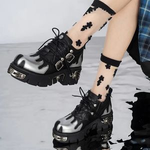 Scarpe in pelle stile Punk da donna tacco stringato altezza 6CM Platform stivaletti gotici femminili PU Metal Decor Sneakers con fondo spesso - Product Image 4