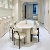 Nordischer Trendiger Kleiner Esstisch, Französischer Creme-Stil Ovaler Gesinterter Stein-Esstisch mit Wellenförmiger Basis