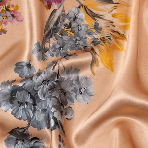 Italy Vietnam Custom Digital Print New <strong>Wholesale</strong> <strong>Charmeuse</strong> 100% Mulberry <strong>Silk</strong> Satin Floral Printed <strong>Fabric</strong> for <strong>Silk</strong> Gown Dresses - Product Image 3