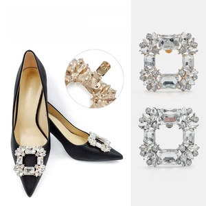 Venta al por mayor <span class=keywords><strong>de</strong></span> diamantes <span class=keywords><strong>de</strong></span> imitación <span class=keywords><strong>de</strong></span> hoja <span class=keywords><strong>de</strong></span> metal y flor nupcial Clips <span class=keywords><strong>de</strong></span> <span class=keywords><strong>zapatos</strong></span> <span class=keywords><strong>de</strong></span> cristal <span class=keywords><strong>de</strong></span> tacón alto perla accesorio <span class=keywords><strong>de</strong></span> boda <span class=keywords><strong>para</strong></span> las mujeres - Product Image 6