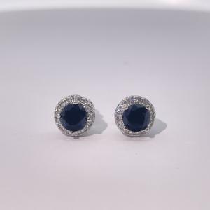 Boucles d'oreilles clous en laiton plaqué or luxueuses et géométriques classiques Tianyu Gems pour femmes avec des pierres en zircone cubique bleu royal - Product Image 2