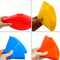 SUCTA PE 50 cônes d'entraînement de football de qualité supérieure avec support de transport en métal et boîte colorée – Ensemble de disques de marquage d'agilité pour le football