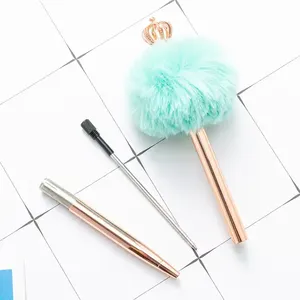 Bolígrafo de Metal Delgado Color Oro Rosa con Pompón de Peluche y Mini Corona Decorativa, Bolígrafo Giratorio Kawaii con Diseño Pastel y Peludo - Product Image 4
