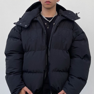 Giacca Imbottita da Uomo in Poliestere Impermeabile Taglie Forti Casual con Motivo a Maglia Ricamato Nera con Zip e Cappuccio Staccabile - Product Image 1