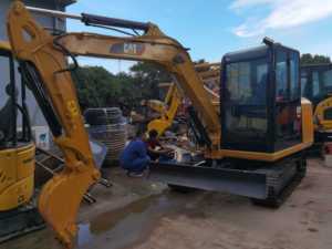 Mini-excavatrice sur chenilles Caterpillar CAT 305.5E2 d'occasion, 5,5 tonnes, petite pelle sur chenilles en caoutchouc, faible nombre d'heures, certifiée EPA CE, pour travaux agricoles et aménagement paysager - Product Image 5