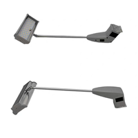 Projecteur LED moderne 25W pour salon professionnel, bras long réglable, fixation par pince, blanc tunable pour affichage en centre commercial
