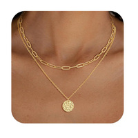 Collar de doble capa con cadena de eslabones chapado en oro de 18K, resistente al desgaste, con colgante redondo plano de cruz larga y colgante redondo martillado prensado al aceite para mujer