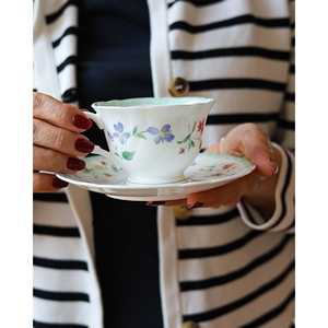 Service à thé en porcelaine japonaise Nikko avec décoration florale Promenade, ensemble de 6 tasses et soucoupes en céramique, en stock - Product Image 1