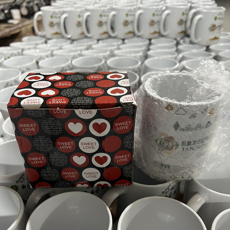 Taza Blanca Personalizada con Caja Pequeña a Color