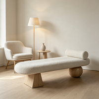 Banc d'entrée sculptural Wabi Sabi en gros d'usine, rembourré en bouclette crème moelleuse, long, avec formes sphériques et trapézoïdales variées, massif