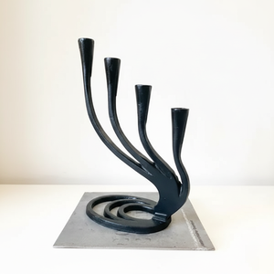 Candelabros de metal negro vintage, perfectos para decoración interior de lujo, mesa de cena romántica o exhibición de iluminación clásica para el hogar - Product Image 1