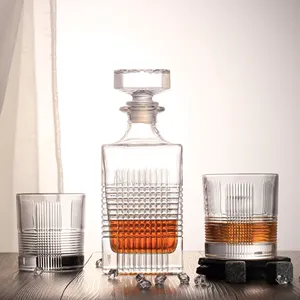 Decanter in cristallo senza piombo di alta qualità da 750ml con coperchio del tappo per liquore di alcol di vino Whisky