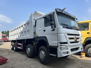 Camions à benne basculante Howo d'occasion en bon état, prix bas, 8x4/6x4, modèle 2016, 2000 heures, 50000 kg, testés et certifiés - Product Image 4