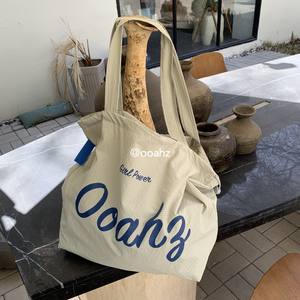 Bolsa de Mano con Cordón y Logotipo Serigrafiado al por Mayor, Gran Capacidad, Nailon con Arrugas, 20 Pulgadas - Product Image 5