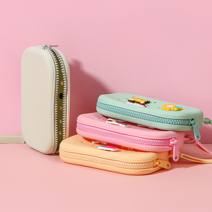 Portefeuilles et sacs à main en silicone écologiques <span class=keywords><strong>de</strong></span> haute qualité pour femmes, étuis <span class=keywords><strong>de</strong></span> rangement ovales pour rouge à lèvres, chargeurs et écouteurs, <span class=keywords><strong>porte</strong></span>-<span class=keywords><strong>monnaie</strong></span> ovales avec trous - Product Image 6