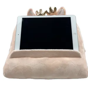 Low Moq Custom Pluche Lezing Kussen Ipad Stand Knuffel Speelgoed Tablet Telefoon Cartoon Dierenhouder Kussen Lui Lezen