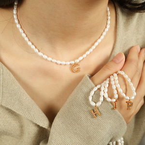 Collar de perlas con colgante de letra, cadena de acero inoxidable, regalo de joyería para mujer, accesorio de moda - Product Image 4