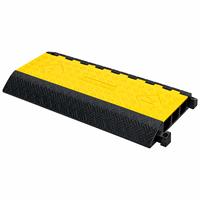 Protecteur de câble robuste à 3 canaux, base en PU, revêtement en LDPE pour la protection des câbles piétonniers lors d'événements
