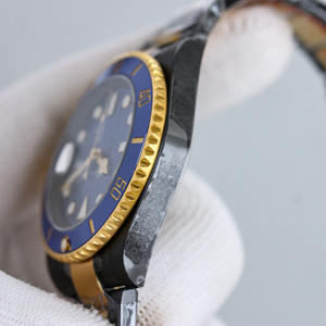 El Obra Maestra de Pinnacle, Presentada de Forma Deslumbrante. Una combinación perfecta de encanto clásico y estética moderna. Reloj Mecánico - Product Image 4