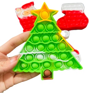 Giocattolo antistress in silicone a bolle da premere a tema natalizio 2026 di tendenza, con Babbo Natale, guanti, calze e albero, ideale come regalo per le feste - Product Image 5