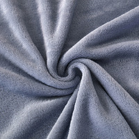 Effenkleurige flanellen warme koraalkleurige all-season airconditioning picknick reis beenwarme deken fabriek rechtstreeks groothandel
