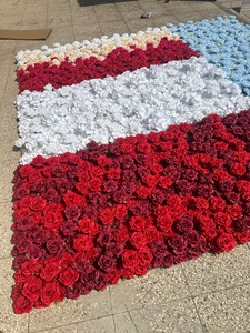 Mur floral artificiel à dégradé romantique avec des fleurs roses et rouges pour la décoration de mariage et de fêtes - Product Image 6