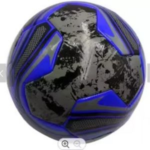 Ballon de football de qualité officielle taille 5 #   Ballon de football en PVC avec logo personnalisé imprimé pour les matchs, poids 0,4-0,45 kg, emballage dégonflé - Product Image 3