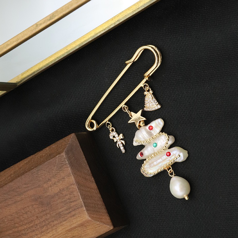 GO0382-2 Broche de sapin de Noël en perles baroques blanches