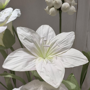 Élégante Décoration Florale Géante en Papier, Faite à la Main, Dégradé Blanc-Vert, Écologique, pour Scène de Noël - Product Image 3