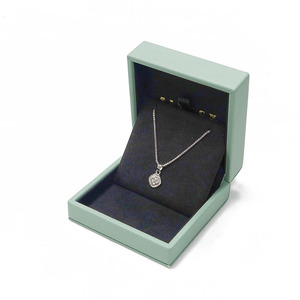 Elegante caja de regalo para collar con forro de terciopelo y espejo en el interior perfecto para presentar joyas especiales a sus seres queridos - Product Image 6