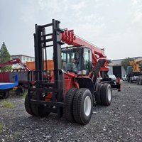 Grue à fourche hydraulique mobile avec stabilisateurs pour les opérations sur chantier
