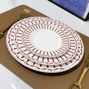 Service de table en porcelaine fine rayé rouge, comprenant des bols et assiettes en céramique, assiette à steak et assiette à petit-déjeuner - Product Image 5