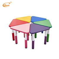 Ensemble Table et Chaises Triangulaires Ajustables en Alliage d'Aluminium Moderne avec Plateau ABS Coloré – Mobilier Scolaire pour Enfants et Salons – Vente en Gros