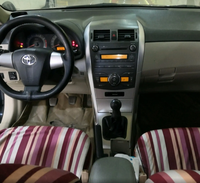 Toyota Corolla d'occasion 2011 1.6L Manuelle Version GL avec toit ouvrant Essence Berline Intérieur agréable Voiture d'occasion à l'exportation